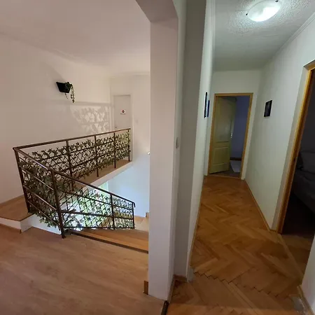 아파트 Apartalatt Vendeghaz